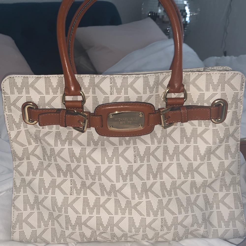 Micheal Kors purse
